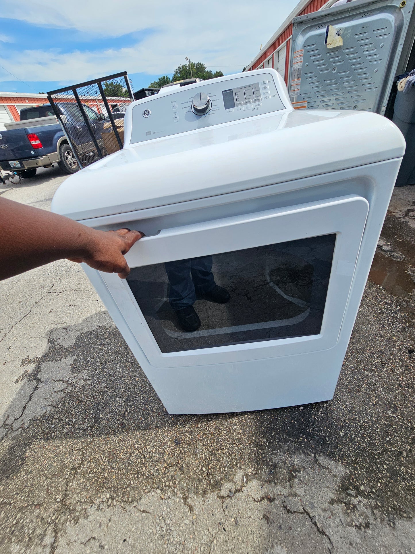 GE 7.4 cu. ft. Capacity Electric Dryer with HE Sensor Dry