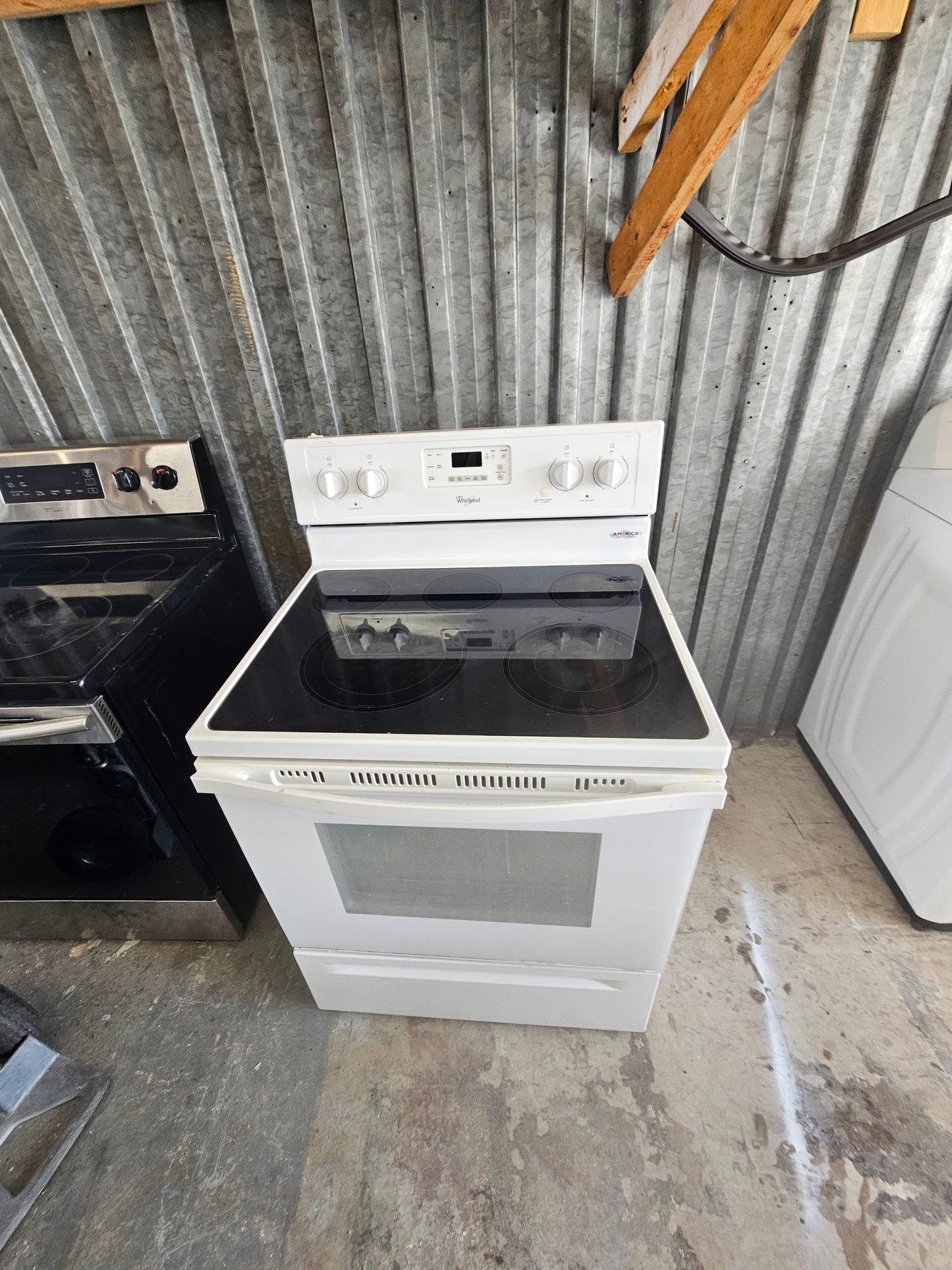 Whirlpool 30" Freestanding Electric Range